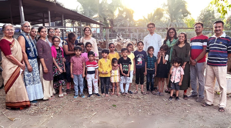 ગીવ વાચા ફાઉન્ડેશન અને કૃપ મ્યુઝીક દ્વારા વ્રજ ગૌશાળામાં ગૌ માતા સમક્ષ ગૂંજે ગીતાનો કાર્યક્રમ યોજાયો તથા બાળકોને ગૌ પૂજનના સંસ્કાર શીખવવામાં આવ્યા.