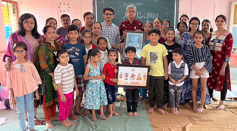 ગીવ વાચા ફાઉન્ડેશન અને કૃપ મ્યુઝીક દ્વારા ચાલતાં ‘મા પર્વ ૨૦૨૩’ અંતર્ગત અંજારના ગૂંજે ગીતા કેન્દ્ર ખાતે ગુરૂપૂજાનો અનોખો કાર્યક્રમ યોજવામાં આવ્યો.